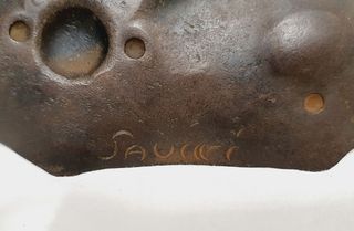 piatto d’epoca in ferro battuto a rilievo antico