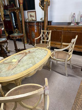 Conjunto Mesa ovalada estilo Luis XVI y 4 sillas.