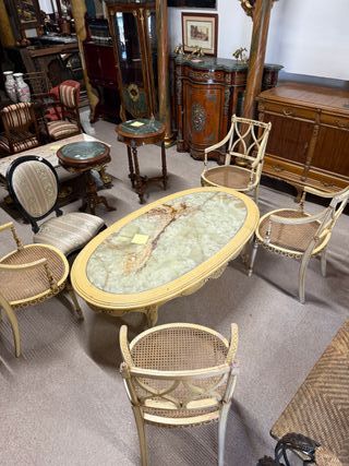 Conjunto Mesa ovalada estilo Luis XVI y 4 sillas.