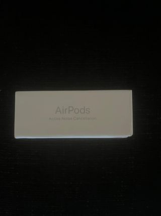 Apple AirPods 4 ANC