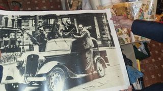 Poster storico partigiani su auto d’epoca – 1945