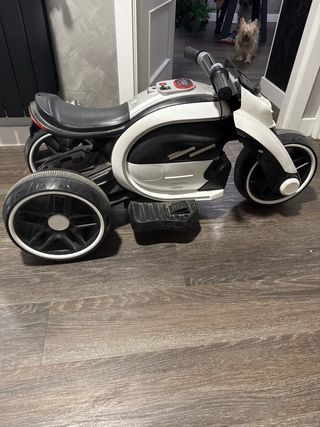 Moto Eléctrica 3 Ruedas Luces y Música