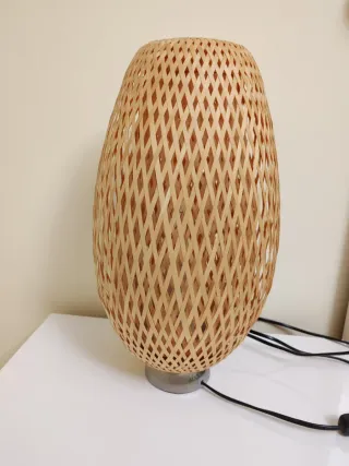 Lámpara de mesa de noche Ikea BOJA.