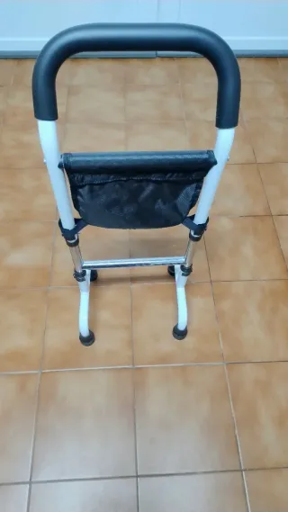 Bastón de cuatro patas