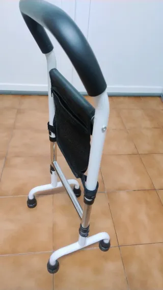 Bastón de cuatro patas