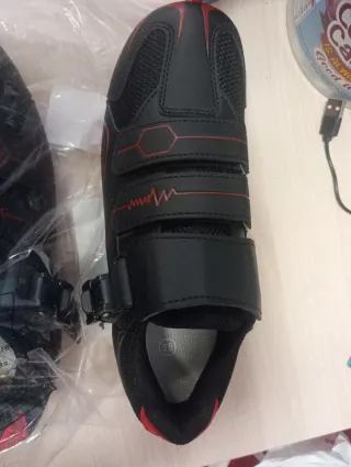 Zapatillas Ciclismo Negras y Rojas