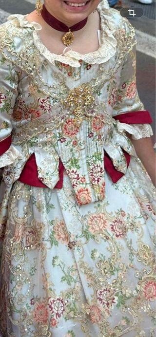 Traje fallera y zapatos forrados