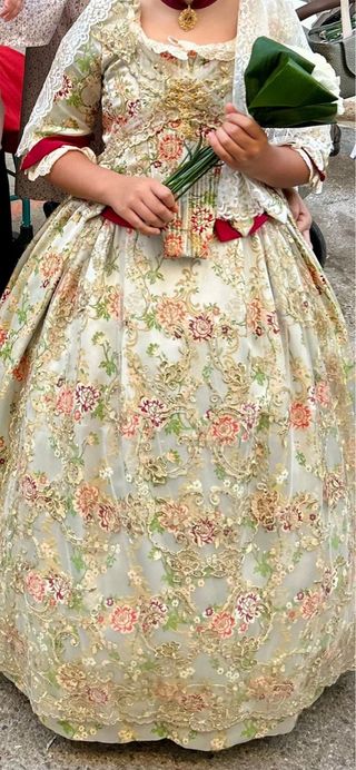 Traje fallera y zapatos forrados