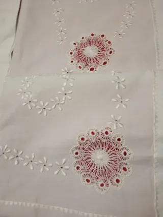 Juego de cama bordado amano bolillos viuda tora