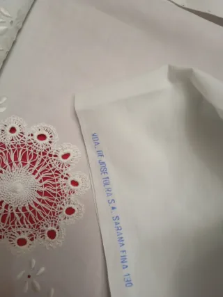 Juego de cama bordado amano bolillos viuda tora