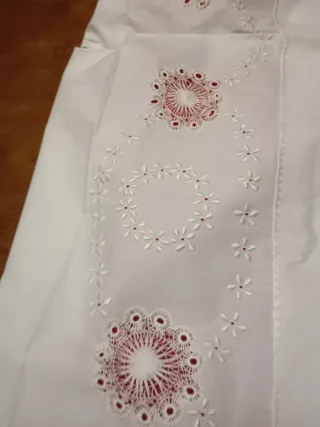 Juego de cama bordado amano bolillos viuda tora