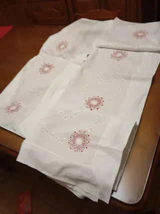 Juego de cama bordado amano bolillos viuda tora