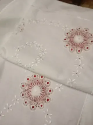Juego de cama bordado amano bolillos viuda tora