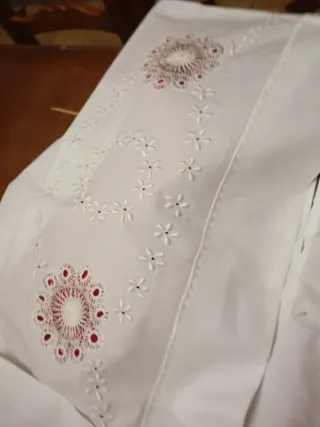 Juego de cama bordado amano bolillos viuda tora