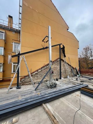 Elevador de carga industrial