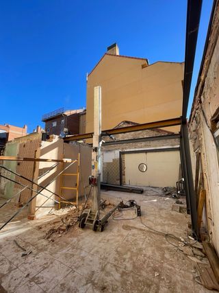 Elevador de carga industrial