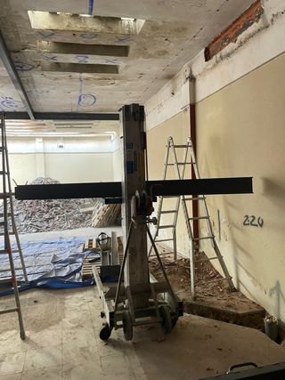 Elevador de carga industrial