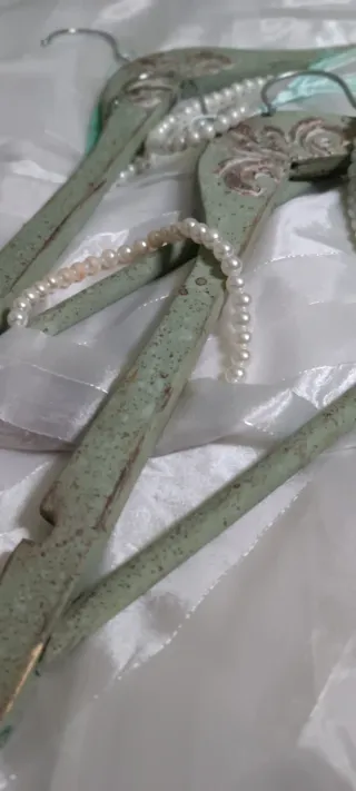 Perchas de madera Restauradas. Regalos. Comuniones