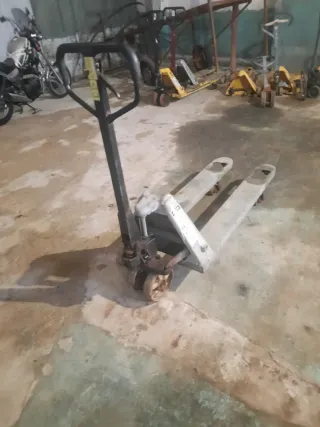 Transpaleta manual 2500 kg