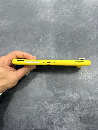 Nintendo Switch Lite Amarillo