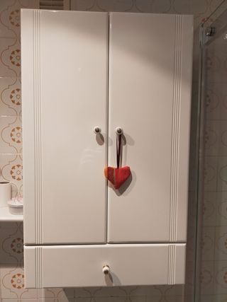 Armario colgante para baño