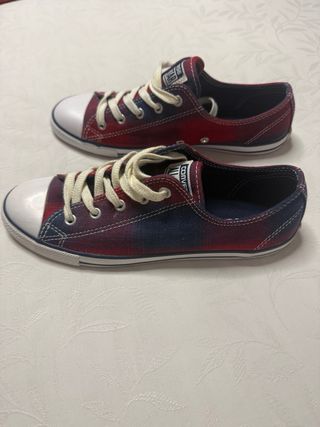 Zapatillas converse de color azul y granate N 39