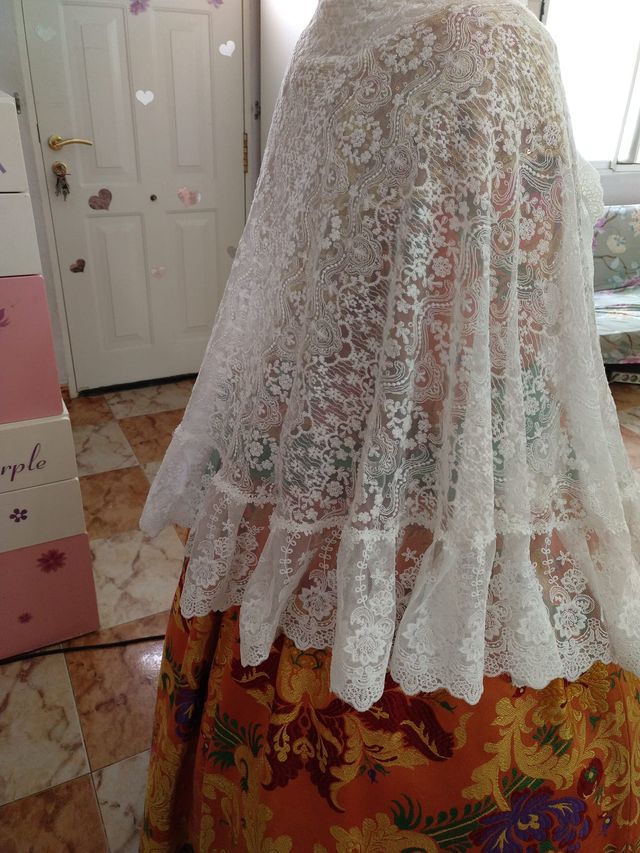 Mantilla de fallera blanca encaje