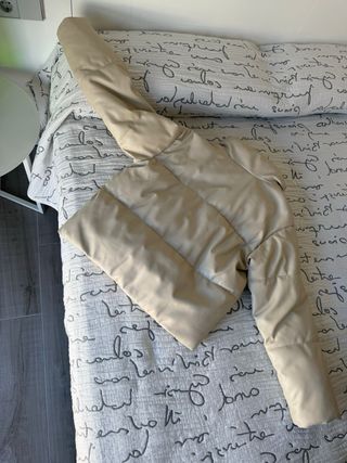 Chaqueta acolchada efecto piel beige