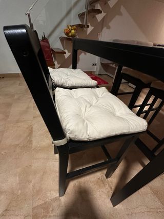 Mesa alta + 4 taburetes negros