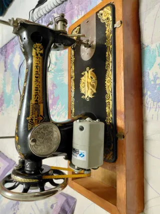 Maquina de coser Singer antigua