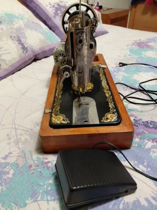Maquina de coser Singer antigua