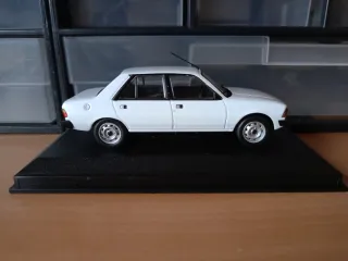 Peugeot 305 escala 1/43