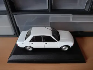 Peugeot 305 escala 1/43