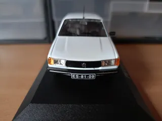 Peugeot 305 escala 1/43