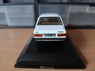 Peugeot 305 escala 1/43