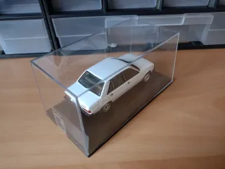 Peugeot 305 escala 1/43
