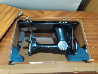 Máquina de coser Alfa antigua