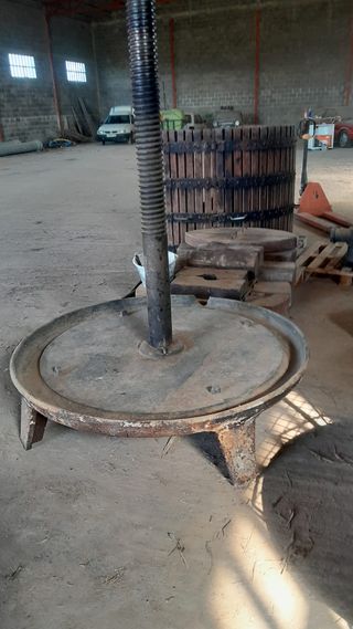 Prensa de vino. Capacidad 1800kg.