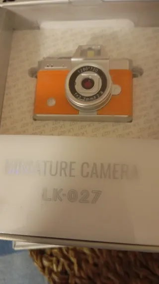 Mini Cámara Naranja con pantalla lcd