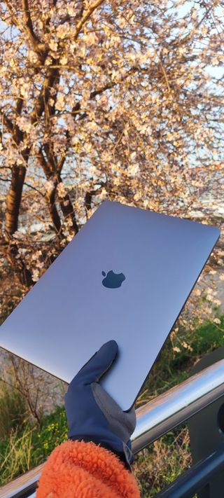 MacBook Pro, Memoria RAM: 16 GB , SSD:  256 GB