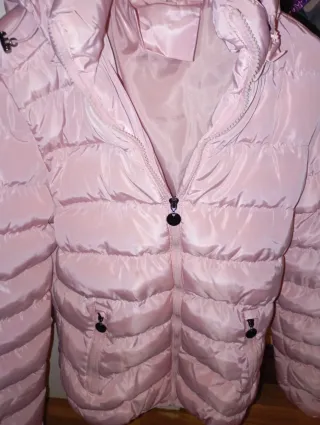 Cazadora invierno tipo plumas rosa