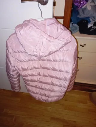 Cazadora invierno tipo plumas rosa