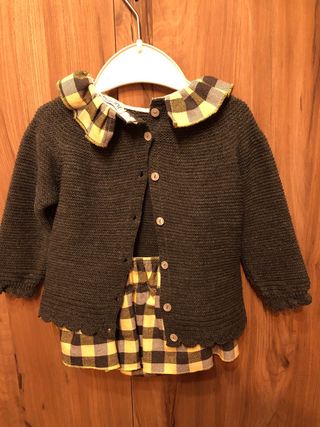 Precioso jesusito en gris y amarillo. 18 meses.