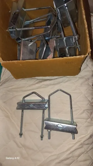 Staffe per fissaggio antenne, parabole