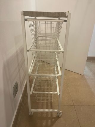 Cajonera de metal blanca con forrado de madera