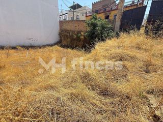 Terreno en venta en La Paz en Alcalá de Guadaira