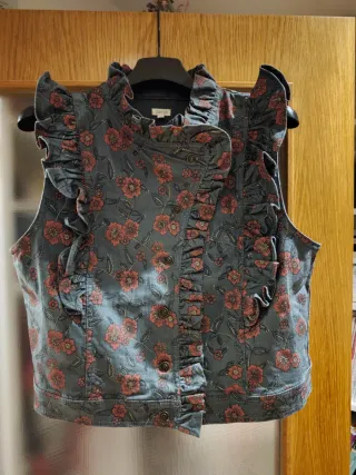 Chaleco floral GOCCO a estrenar