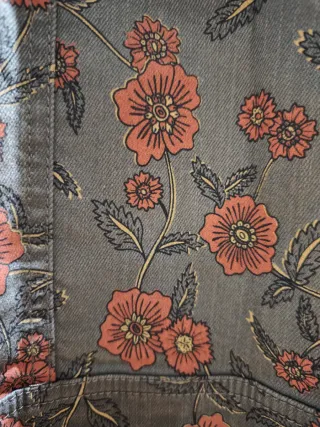 Chaleco floral GOCCO a estrenar