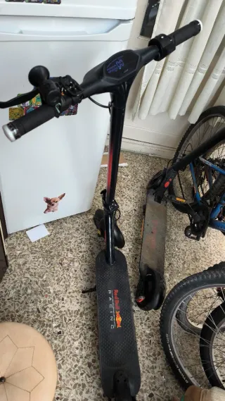 Patinete Eléctrico Red Bull Racing