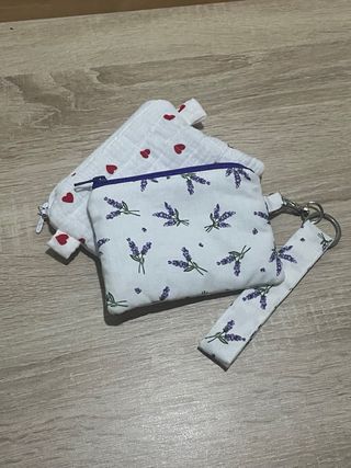 Monedero de tela acolchado.